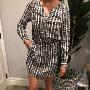 Banana Republic size 4 women’s black white dress